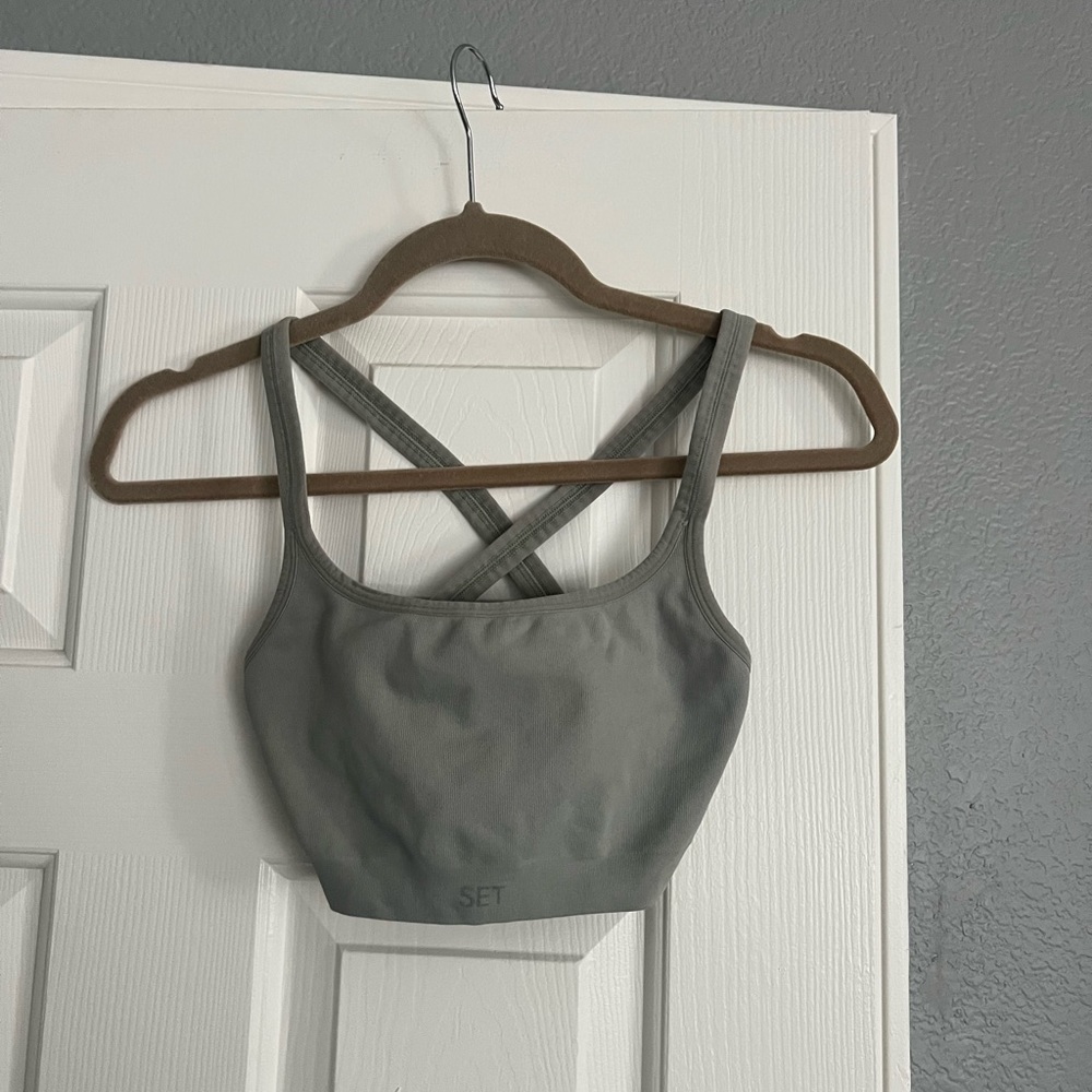 SET ACTIVE set in olive 🤍 boxcut bra + sculptflex leggings